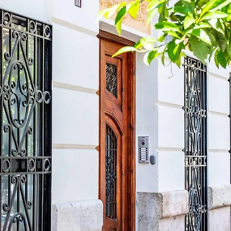 Charming And Comfortable With Inviting Atmosphere Apartment *