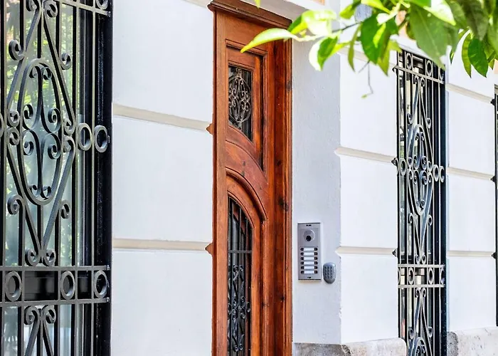 Charming And Comfortable With Inviting Atmosphere Apartman *