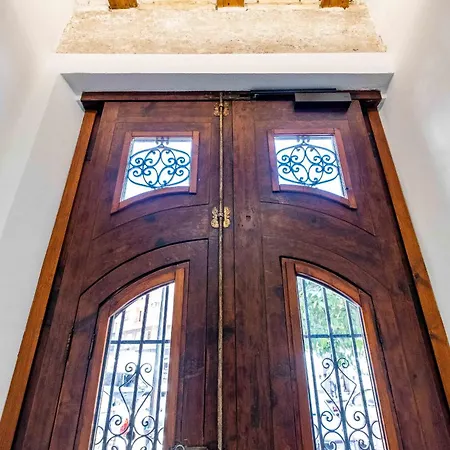 Charming And Comfortable With Inviting Atmosphere *